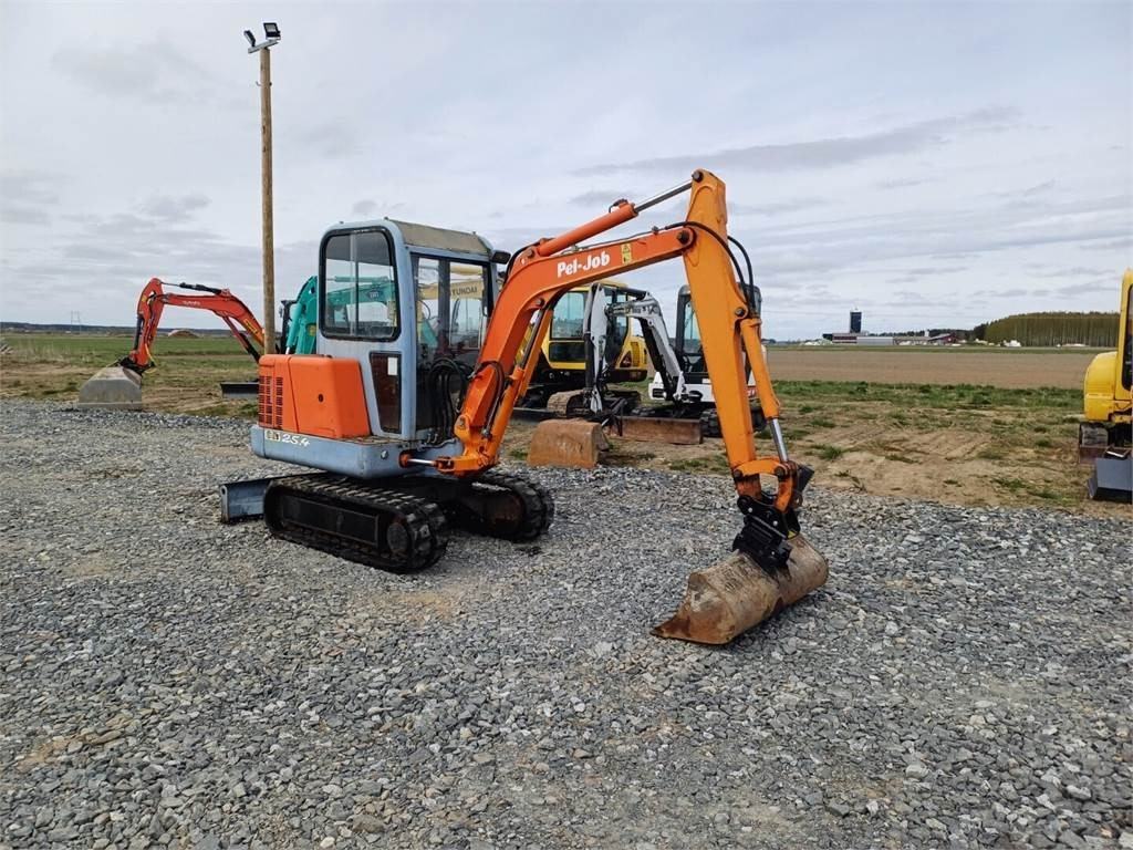 Pel-Job Volvo EB25.4 kallistuvalla liittimellä - Ekskavator mini: gambar 5 Pel-Job Volvo EB25.4 kallistuvalla liittimellä - Ekskavator mini: gambar 5