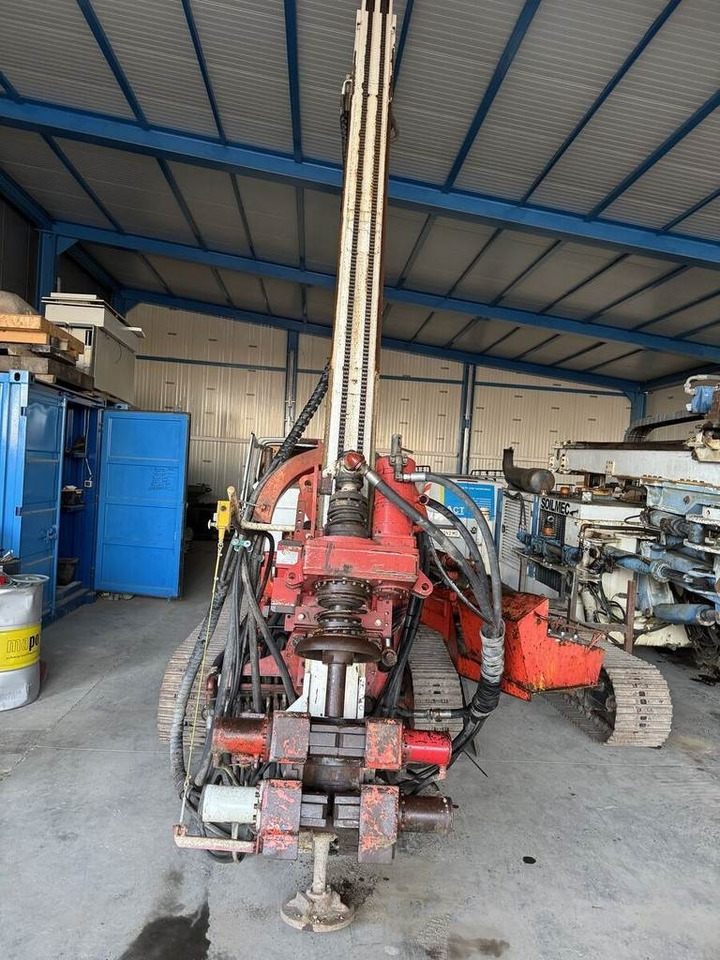 Soilmec SM305 - Anjungan pengeboran: gambar 1 Soilmec SM305 - Anjungan pengeboran: gambar 1