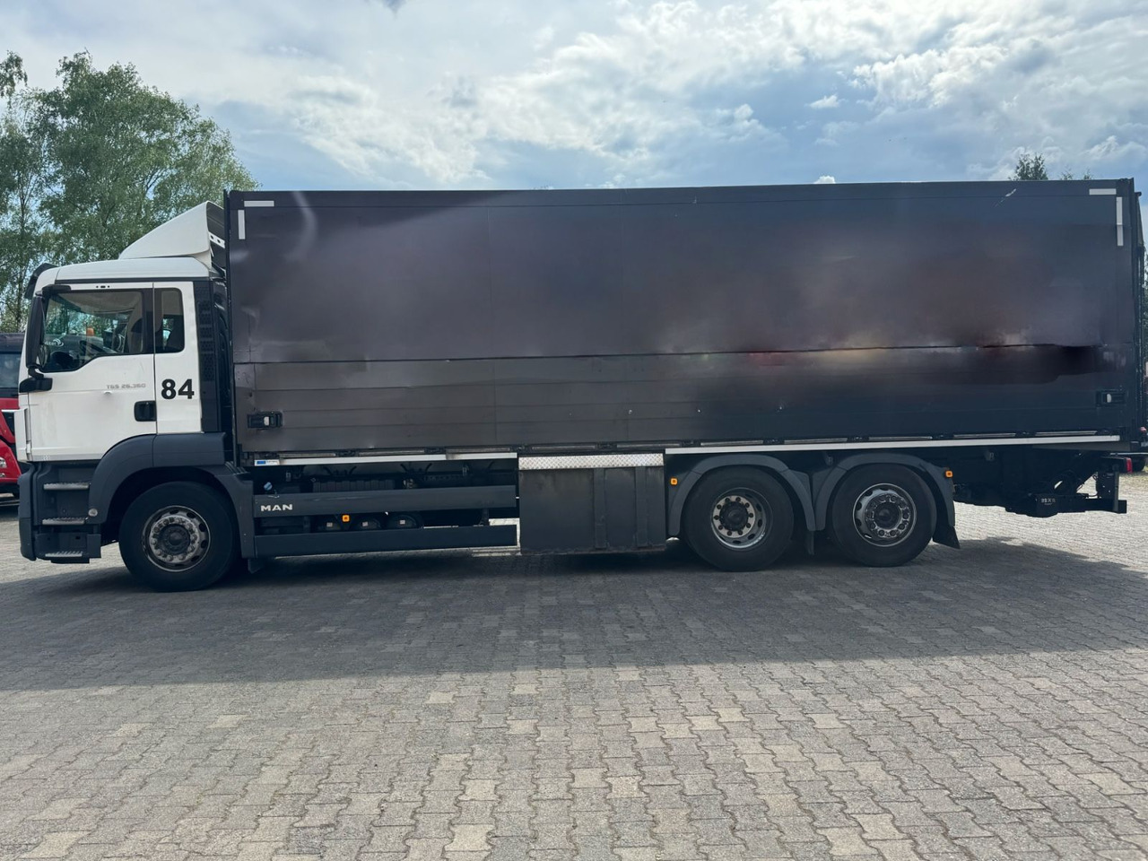 MAN TGS 26.360/Lenk-Lift/Lbw/Kettliner-GT-Aufbau - Truk minuman: gambar 4 MAN TGS 26.360/Lenk-Lift/Lbw/Kettliner-GT-Aufbau - Truk minuman: gambar 4