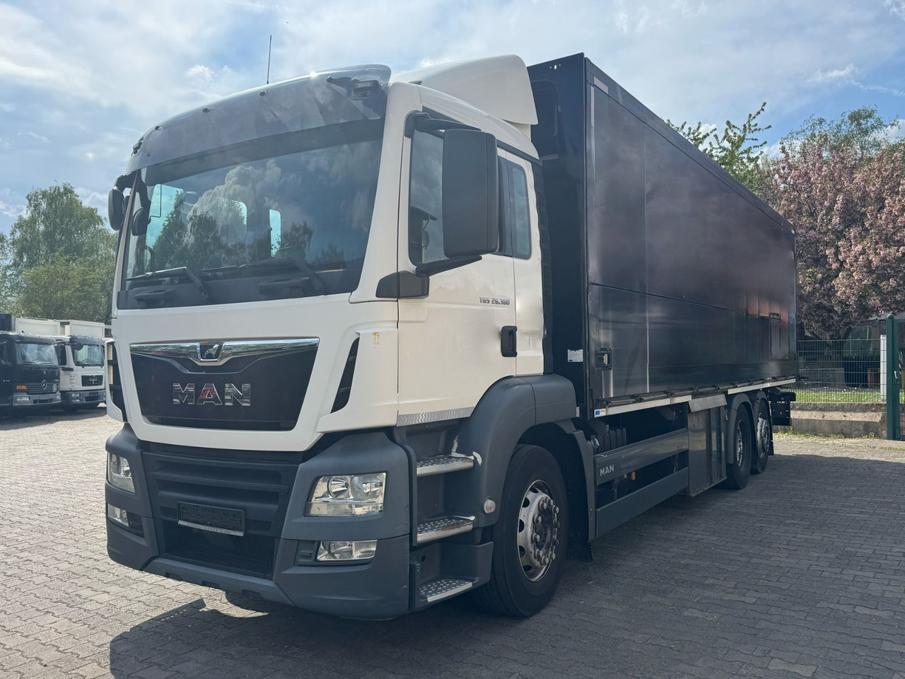 MAN TGS 26.360/Lenk-Lift/Lbw/Kettliner-GT-Aufbau - Truk minuman: gambar 3 MAN TGS 26.360/Lenk-Lift/Lbw/Kettliner-GT-Aufbau - Truk minuman: gambar 3