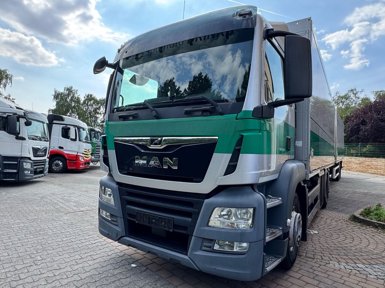 MAN TGS 26.460 2xAHK/2xLBW/Lenk-Lift/kpl.Zug - Truk minuman: gambar 2 MAN TGS 26.460 2xAHK/2xLBW/Lenk-Lift/kpl.Zug - Truk minuman: gambar 2