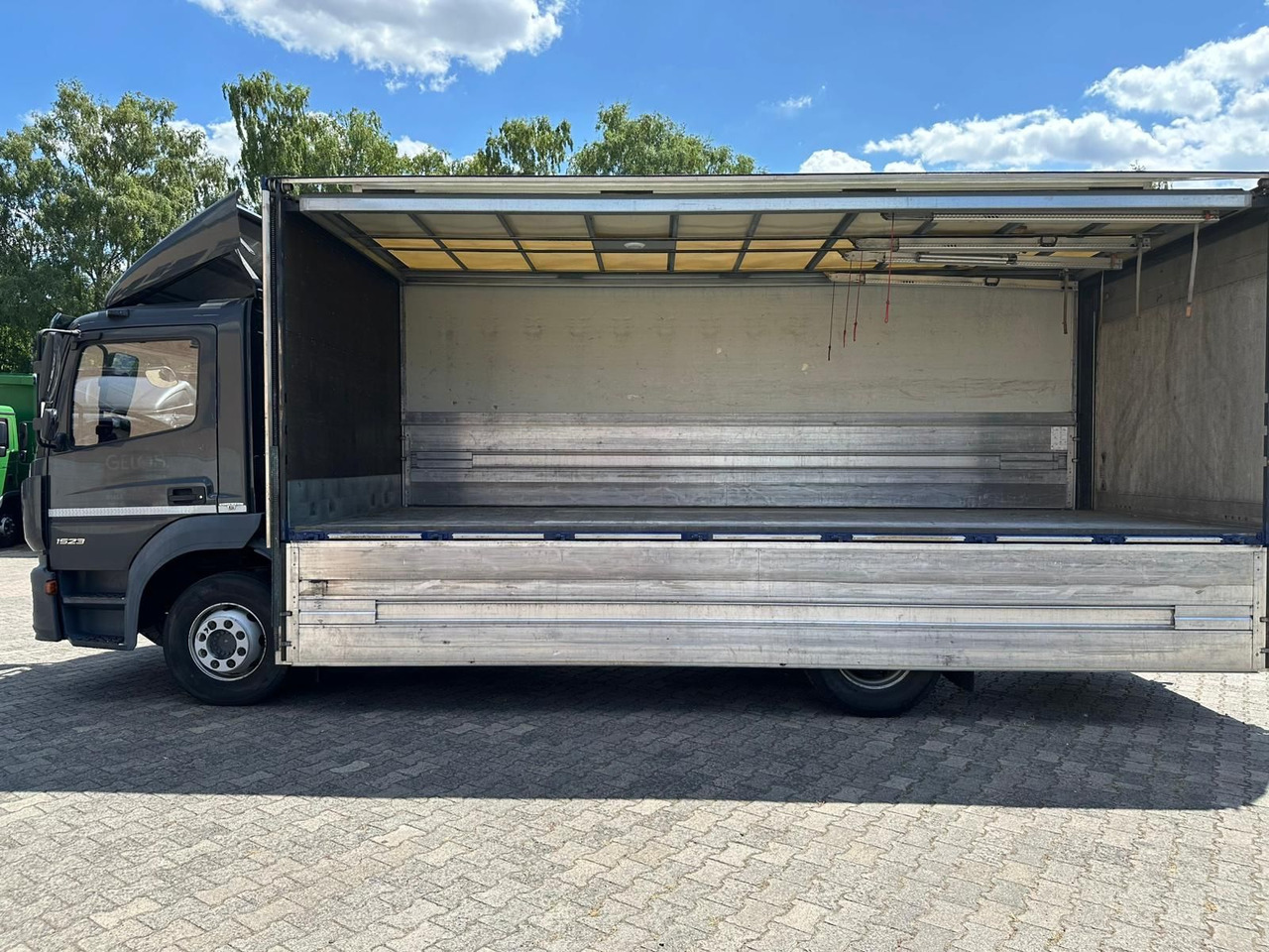 Mercedes-Benz Atego 1523/Klima/LBW/GT-Zertifiziert/2xAHK - Truk minuman: gambar 4 Mercedes-Benz Atego 1523/Klima/LBW/GT-Zertifiziert/2xAHK - Truk minuman: gambar 4