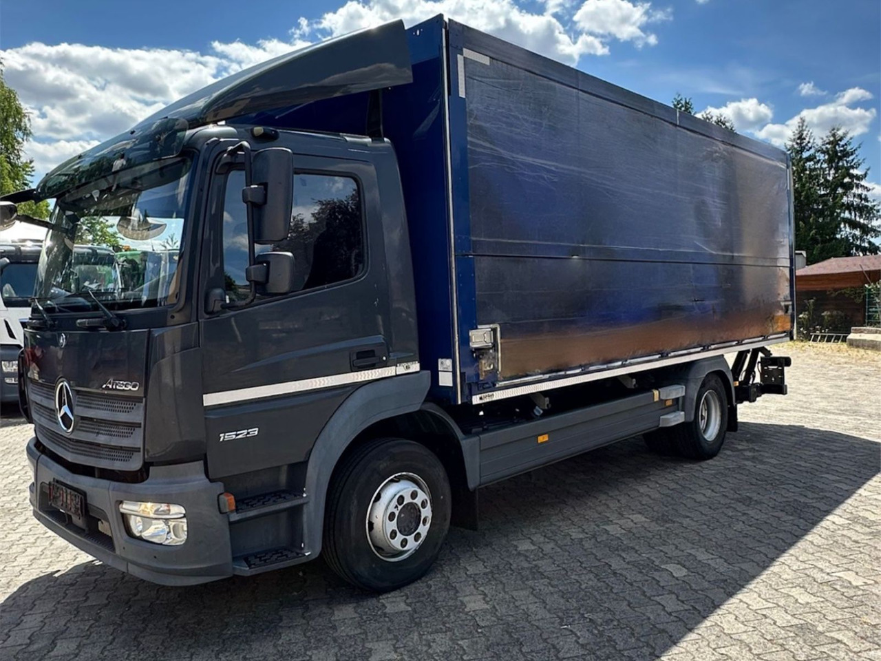 Mercedes-Benz Atego 1523/Klima/LBW/GT-Zertifiziert/2xAHK - Truk minuman: gambar 2 Mercedes-Benz Atego 1523/Klima/LBW/GT-Zertifiziert/2xAHK - Truk minuman: gambar 2