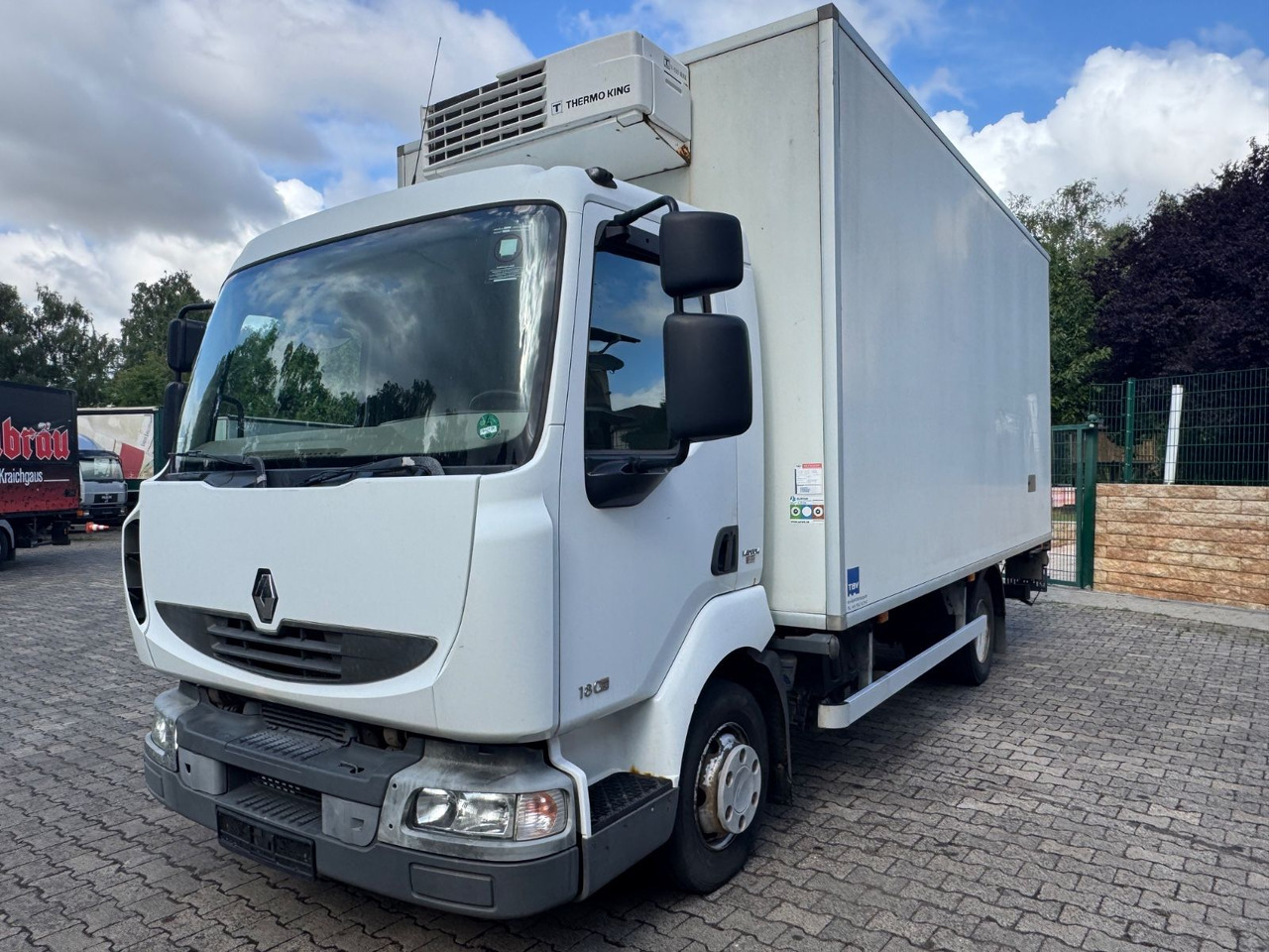 Renault MIDLUM 180/Thermo-King V-500/LBW - Van berpendingin: gambar 2 Renault MIDLUM 180/Thermo-King V-500/LBW - Van berpendingin: gambar 2