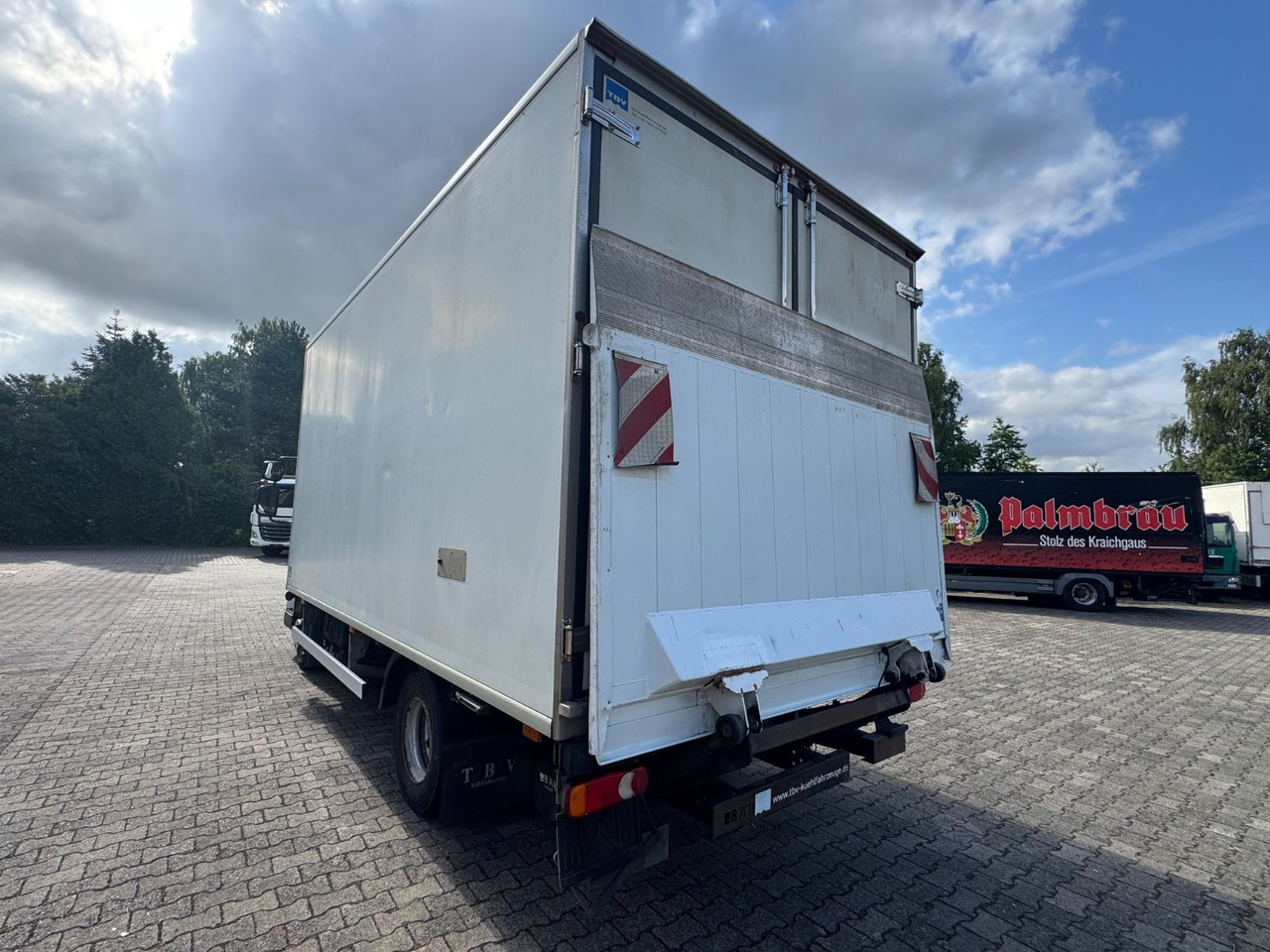 Renault MIDLUM 180/Thermo-King V-500/LBW - Van berpendingin: gambar 3 Renault MIDLUM 180/Thermo-King V-500/LBW - Van berpendingin: gambar 3