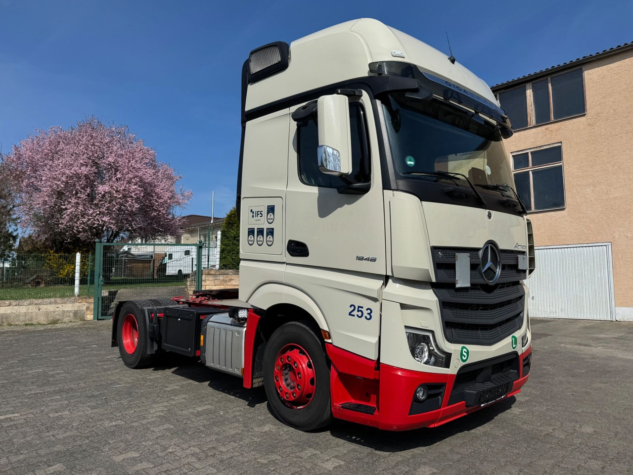 Mercedes-Benz Actros 1848/GIGA/Retarder/2xBett/2instock - Tractor head: gambar 3 Mercedes-Benz Actros 1848/GIGA/Retarder/2xBett/2instock - Tractor head: gambar 3