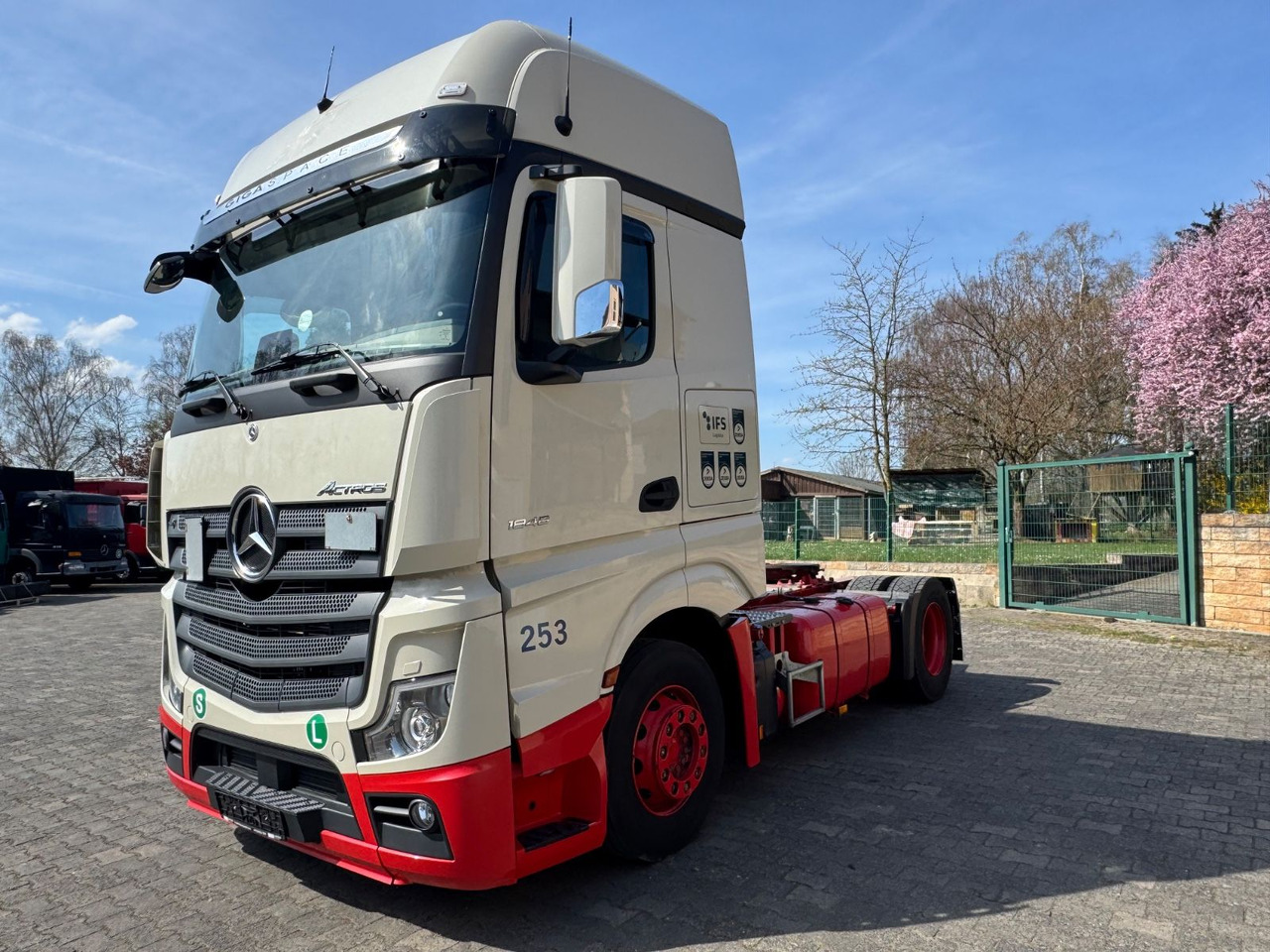 Mercedes-Benz Actros 1848/GIGA/Retarder/2xBett/2instock - Tractor head: gambar 4 Mercedes-Benz Actros 1848/GIGA/Retarder/2xBett/2instock - Tractor head: gambar 4