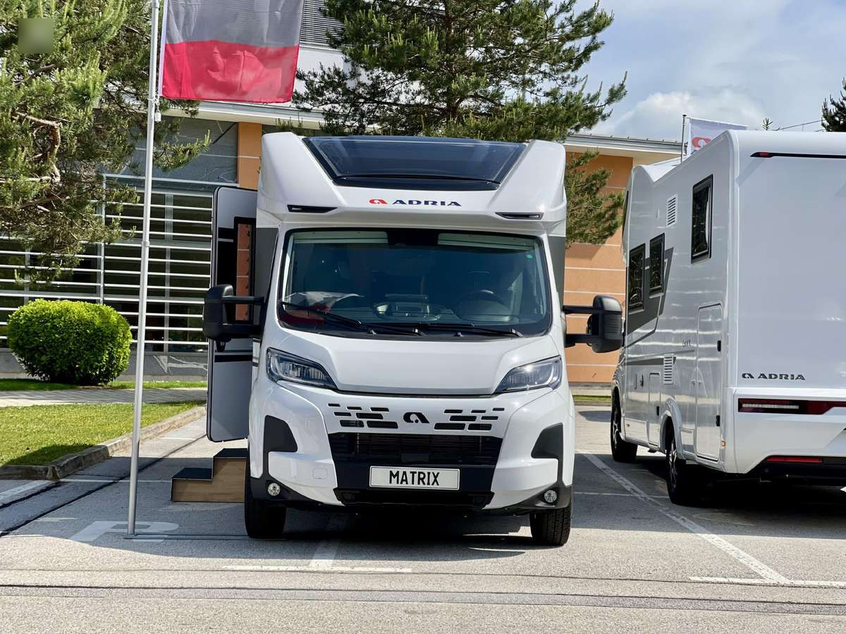 ADRIA Matrix 650 SL - Mobil rumah semi-terintegrasi: gambar 1 ADRIA Matrix 650 SL - Mobil rumah semi-terintegrasi: gambar 1