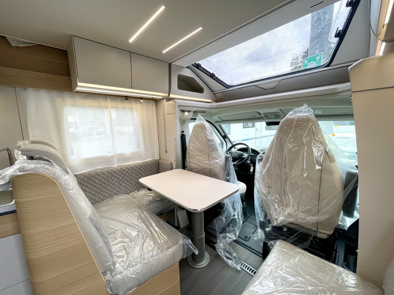 ADRIA Matrix axess 650 SC - Mobil rumah semi-terintegrasi: gambar 5 ADRIA Matrix axess 650 SC - Mobil rumah semi-terintegrasi: gambar 5