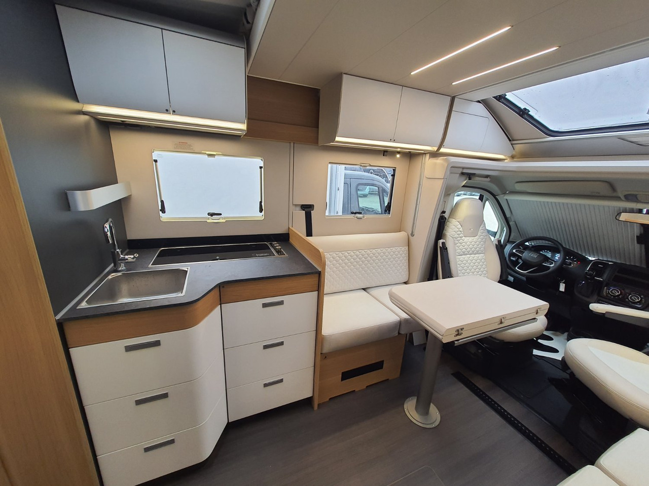 Adria Matrix Plus 670DC - Mobil rumah semi-terintegrasi: gambar 5 Adria Matrix Plus 670DC - Mobil rumah semi-terintegrasi: gambar 5