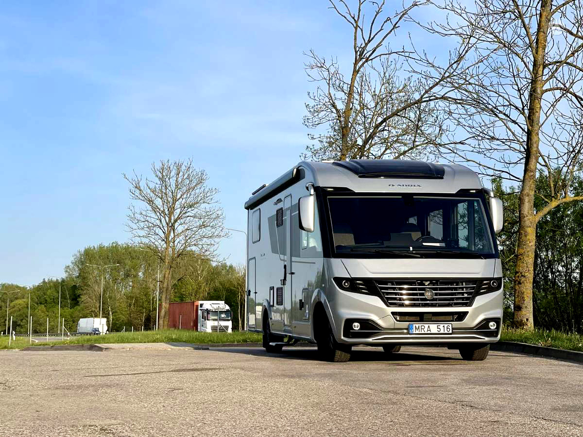 Adria Super Sonic 780 SL - Mobil rumah terintegrasi: gambar 1 Adria Super Sonic 780 SL - Mobil rumah terintegrasi: gambar 1