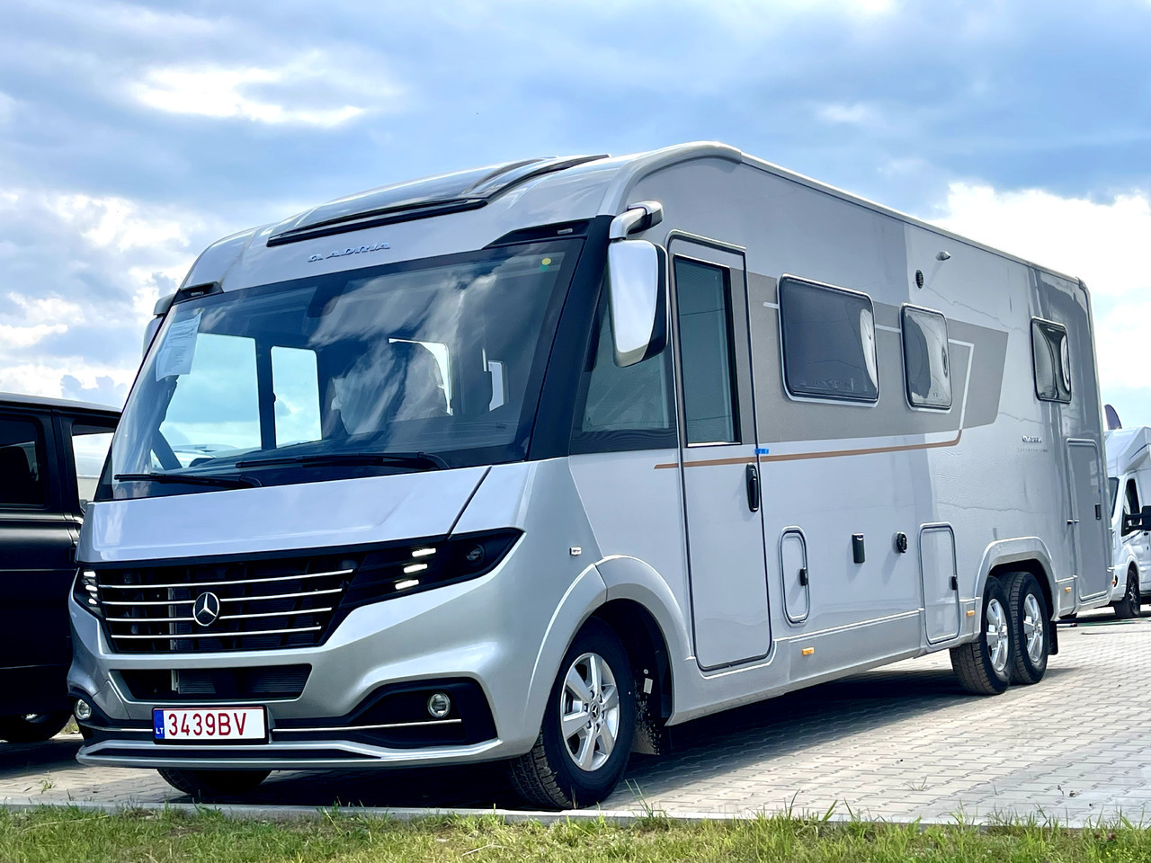 Adria Super Sonic 890 LC - Mobil rumah terintegrasi: gambar 1 Adria Super Sonic 890 LC - Mobil rumah terintegrasi: gambar 1
