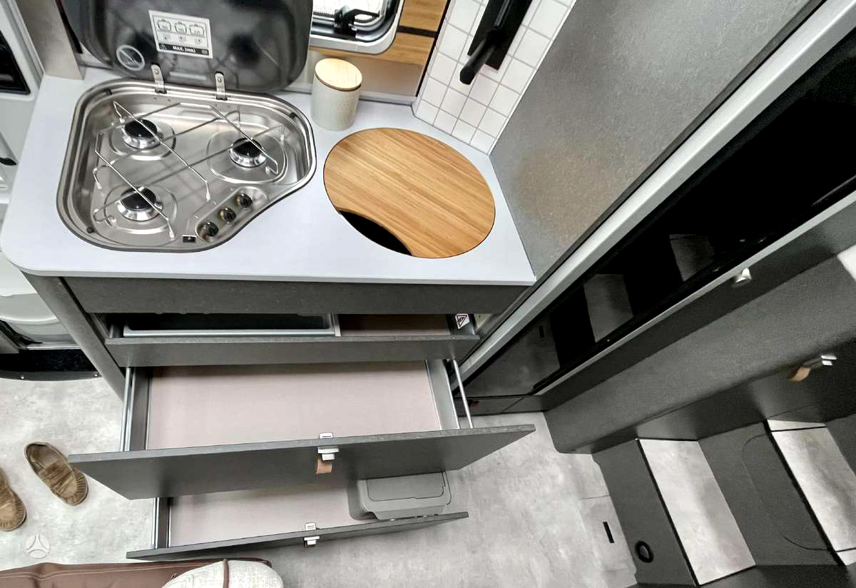 Mobil rumah semi-terintegrasi baru Hymer MLT 580 4x4: gambar 11