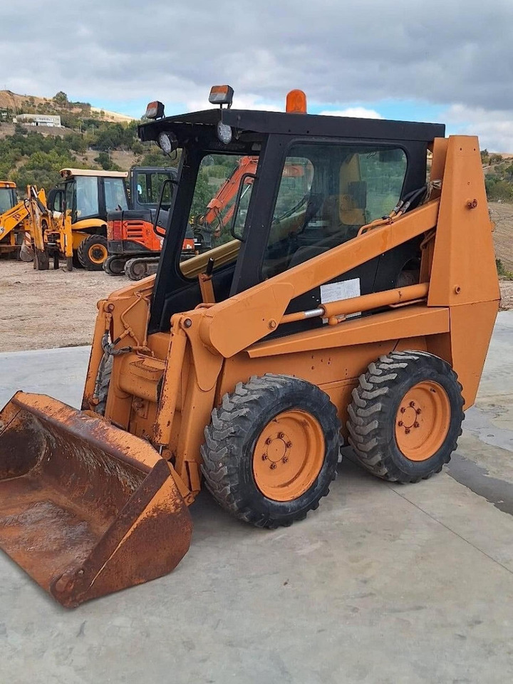 CASE 721 - Skid steer: gambar 1 CASE 721 - Skid steer: gambar 1