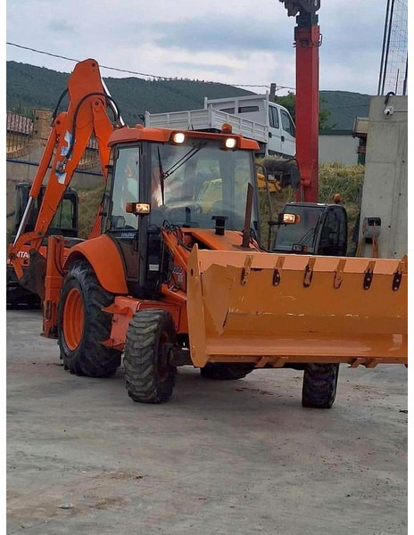 Backhoe loader Fiat KOBELCO FB100: gambar 1