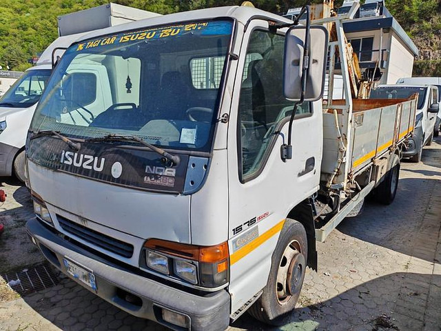 Isuzu 15.75 - Van jungkit: gambar 1 Isuzu 15.75 - Van jungkit: gambar 1