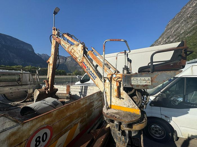 Isuzu 15.75 - Van jungkit: gambar 3 Isuzu 15.75 - Van jungkit: gambar 3