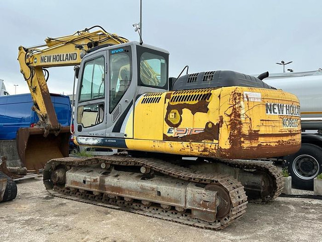 Ekskavator New Holland E215B: gambar 16