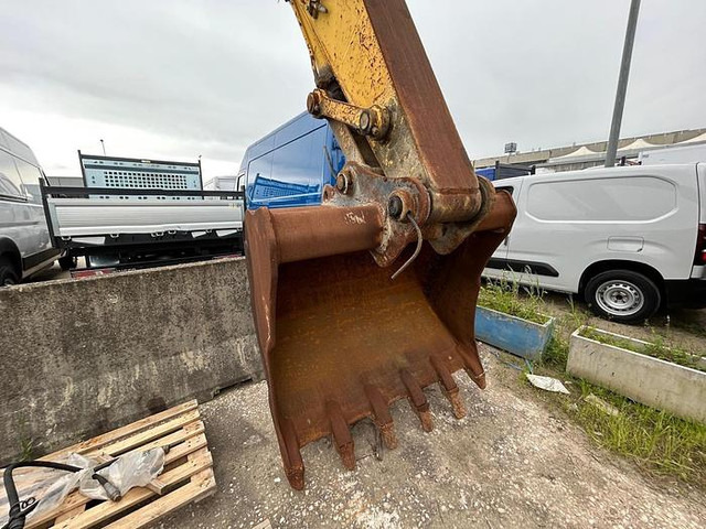 Ekskavator New Holland E215B: gambar 7