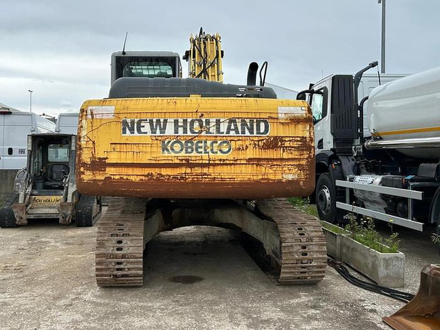 Ekskavator New Holland E215B: gambar 20