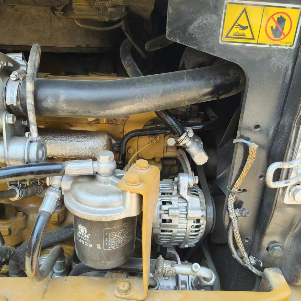 CATERPILLAR 305 - Ekskavator mini: gambar 2 CATERPILLAR 305 - Ekskavator mini: gambar 2