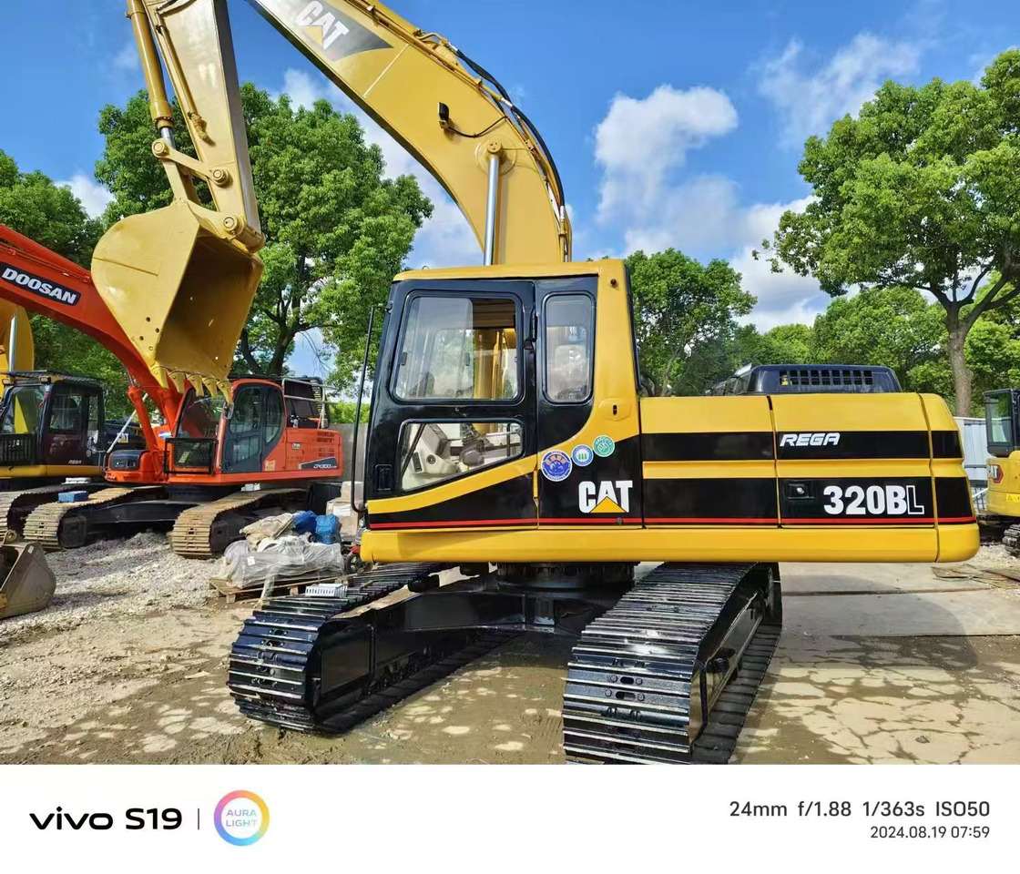 CATERPILLAR 320BL - Ekskavator perayap: gambar 3 CATERPILLAR 320BL - Ekskavator perayap: gambar 3