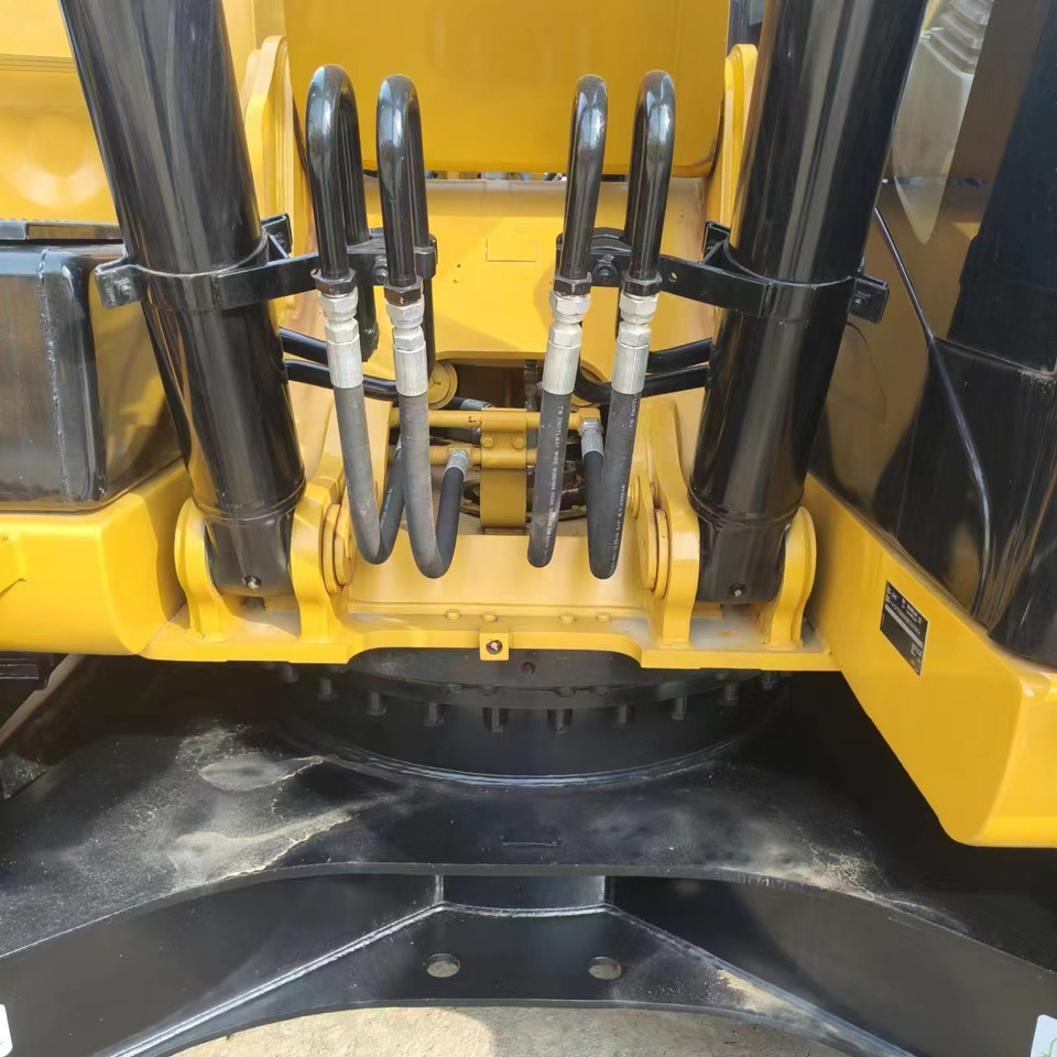 Ekskavator perayap CATERPILLAR 320D: gambar 8