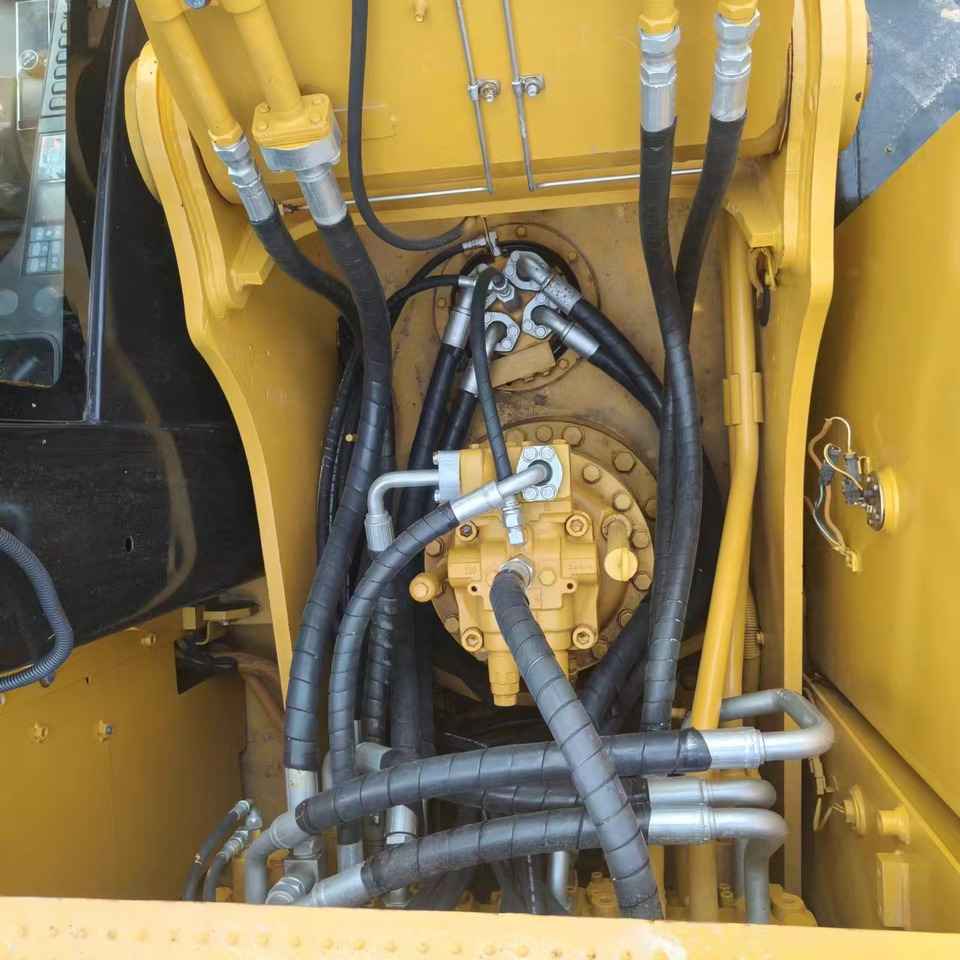 Ekskavator perayap CATERPILLAR 320D: gambar 9