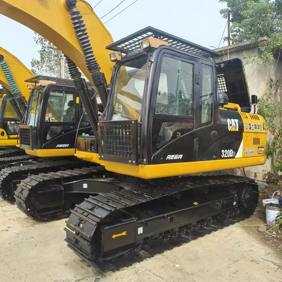 Ekskavator perayap CATERPILLAR 320D: gambar 18