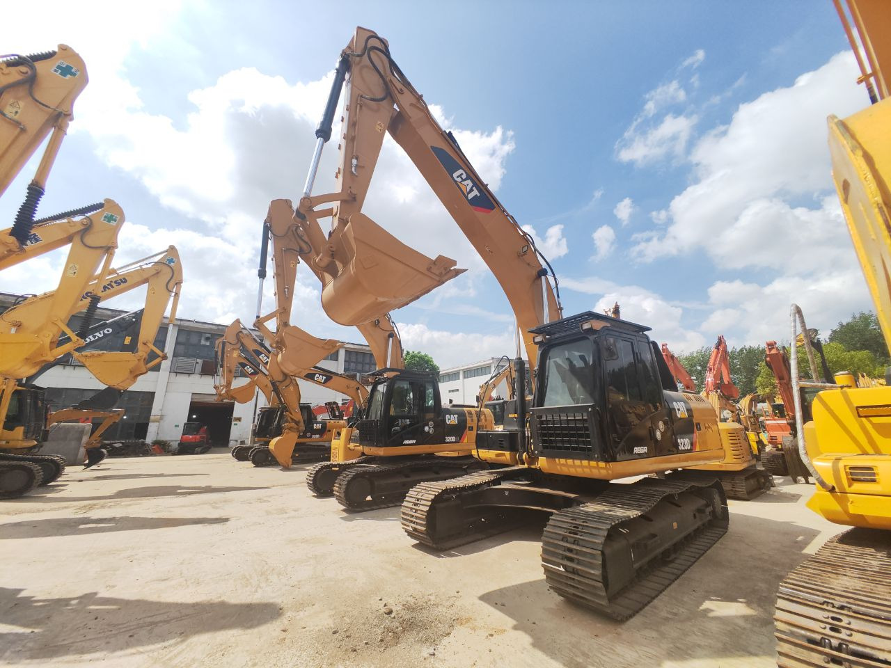 CATERPILLAR 323D - Ekskavator perayap: gambar 1 CATERPILLAR 323D - Ekskavator perayap: gambar 1