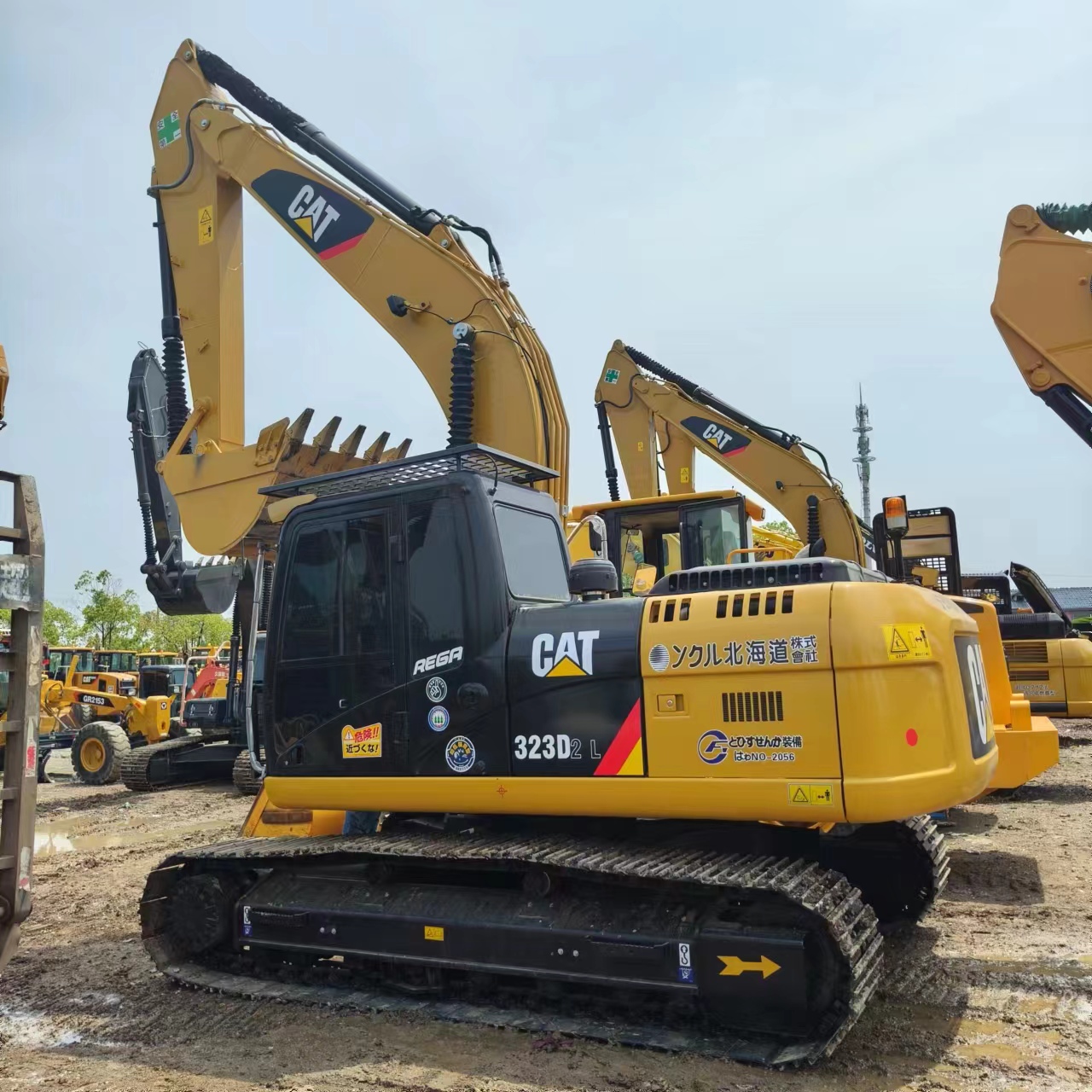CATERPILLAR 323D2L - Ekskavator perayap: gambar 1 CATERPILLAR 323D2L - Ekskavator perayap: gambar 1