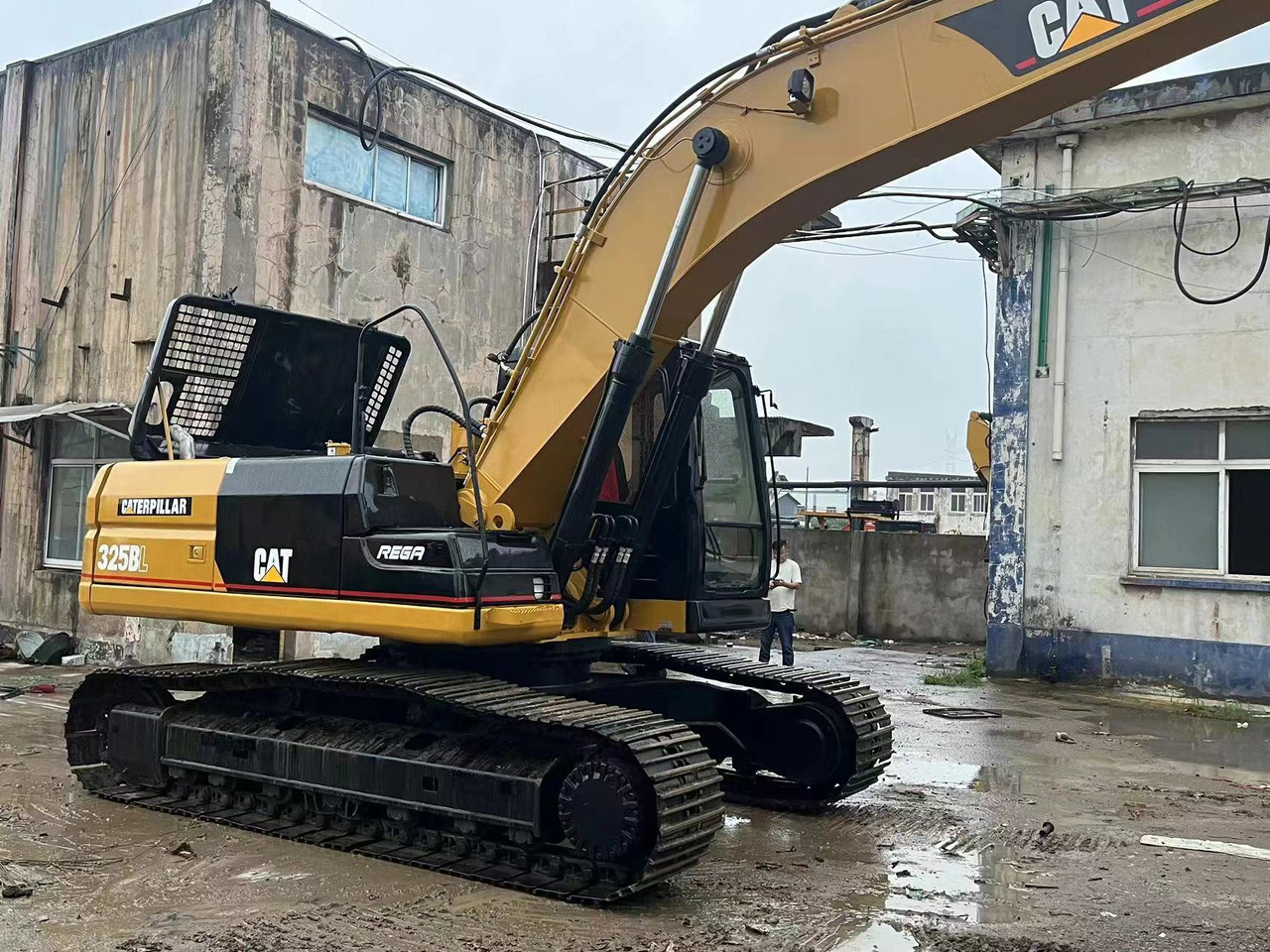 CATERPILLAR 325BL - Ekskavator perayap: gambar 3 CATERPILLAR 325BL - Ekskavator perayap: gambar 3