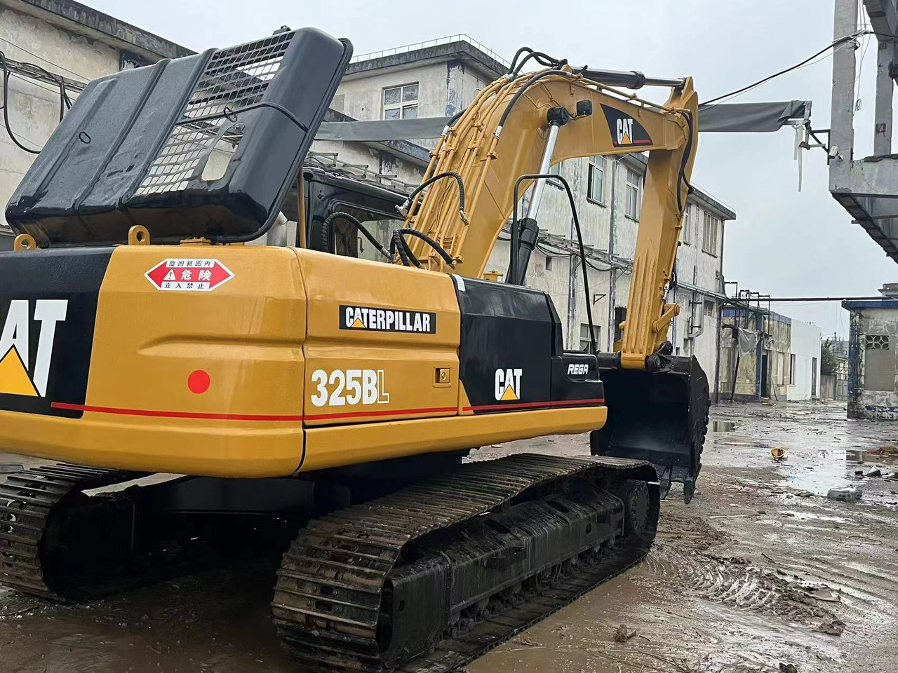 CATERPILLAR 325BL - Ekskavator perayap: gambar 4 CATERPILLAR 325BL - Ekskavator perayap: gambar 4