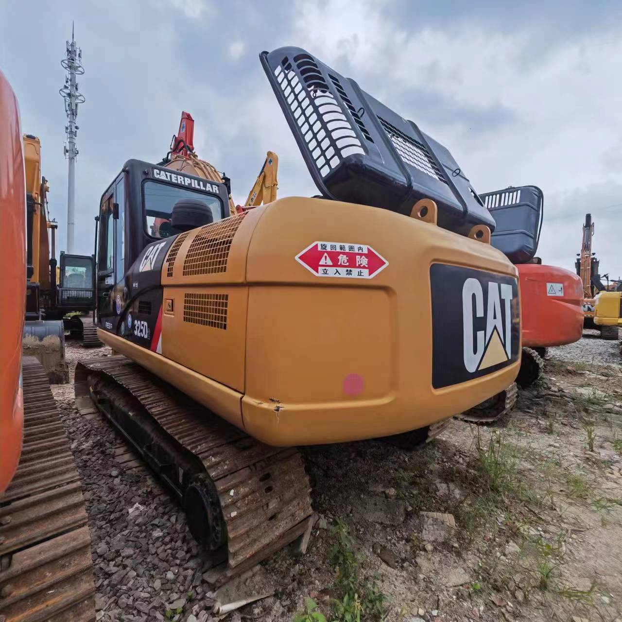 CATERPILLAR 325D2 - Ekskavator perayap: gambar 3 CATERPILLAR 325D2 - Ekskavator perayap: gambar 3