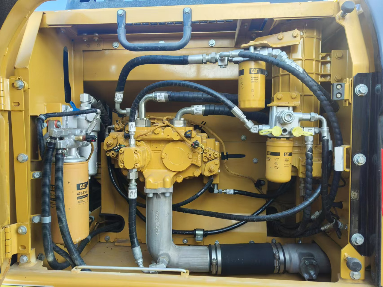 Ekskavator perayap CATERPILLAR 330D: gambar 17
