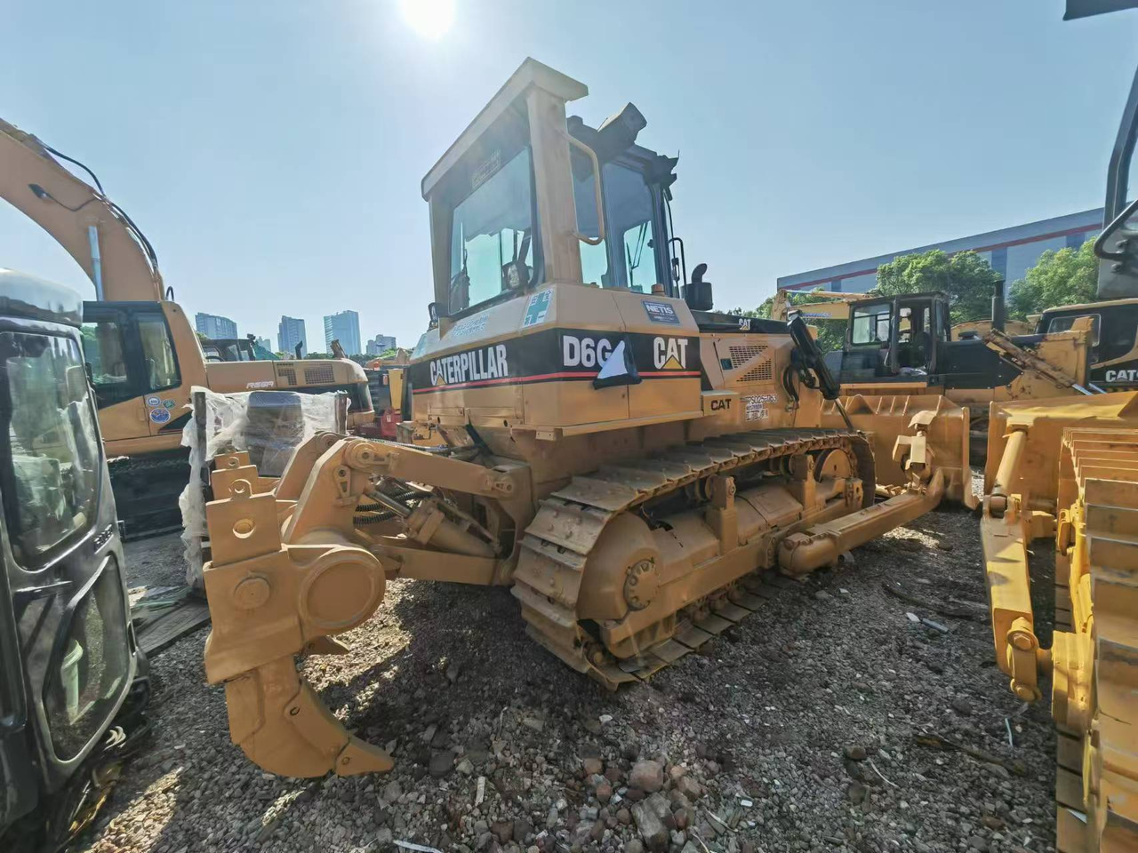 CATERPILLAR D6G - Bulldozer: gambar 1 CATERPILLAR D6G - Bulldozer: gambar 1