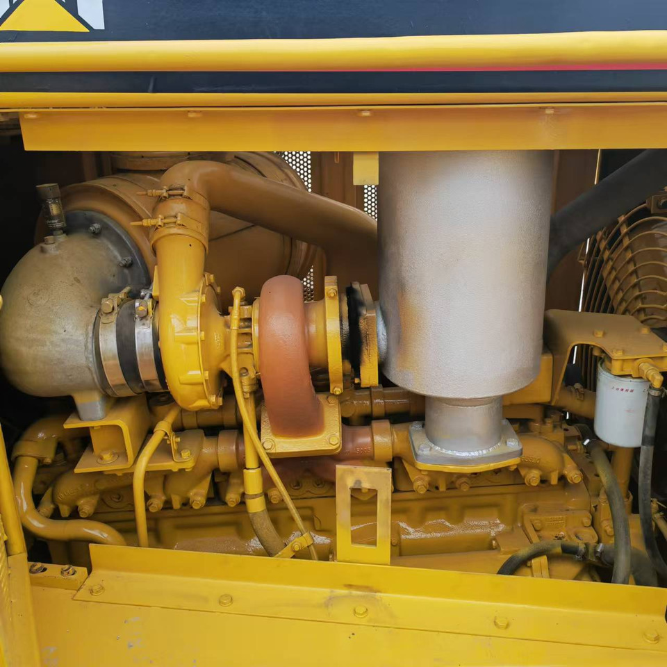 CATERPILLAR D8R - Bulldozer: gambar 4 CATERPILLAR D8R - Bulldozer: gambar 4