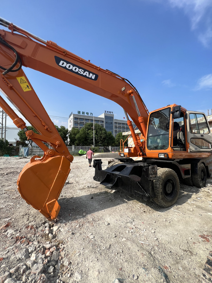 DOOSAN DX210 - Ekskavator roda: gambar 1 DOOSAN DX210 - Ekskavator roda: gambar 1