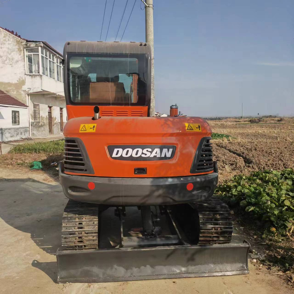 DOOSAN DX60 - Ekskavator mini: gambar 3 DOOSAN DX60 - Ekskavator mini: gambar 3