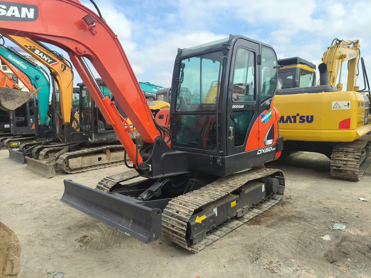 Ekskavator perayap DOOSAN DX60: gambar 7