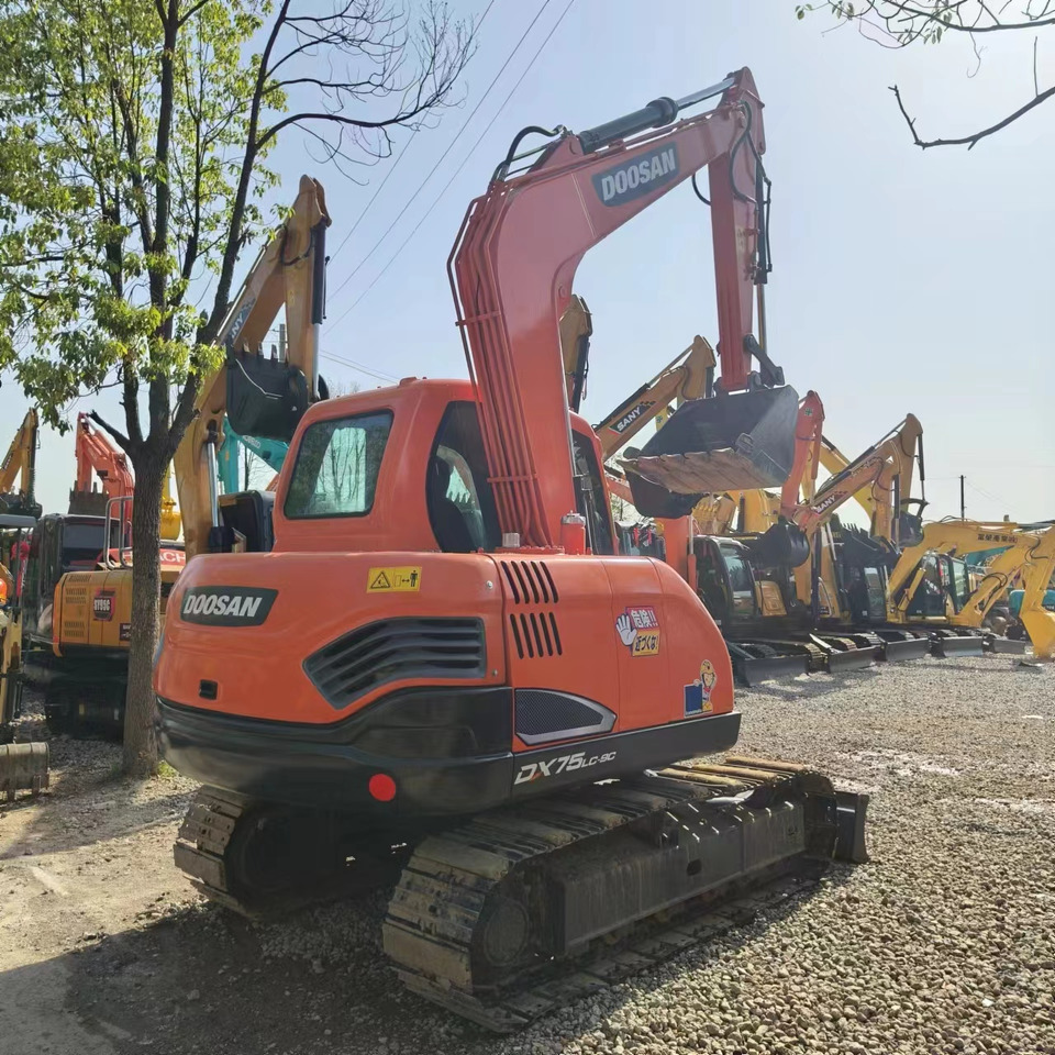 DOOSAN DX75 - Ekskavator mini: gambar 2 DOOSAN DX75 - Ekskavator mini: gambar 2