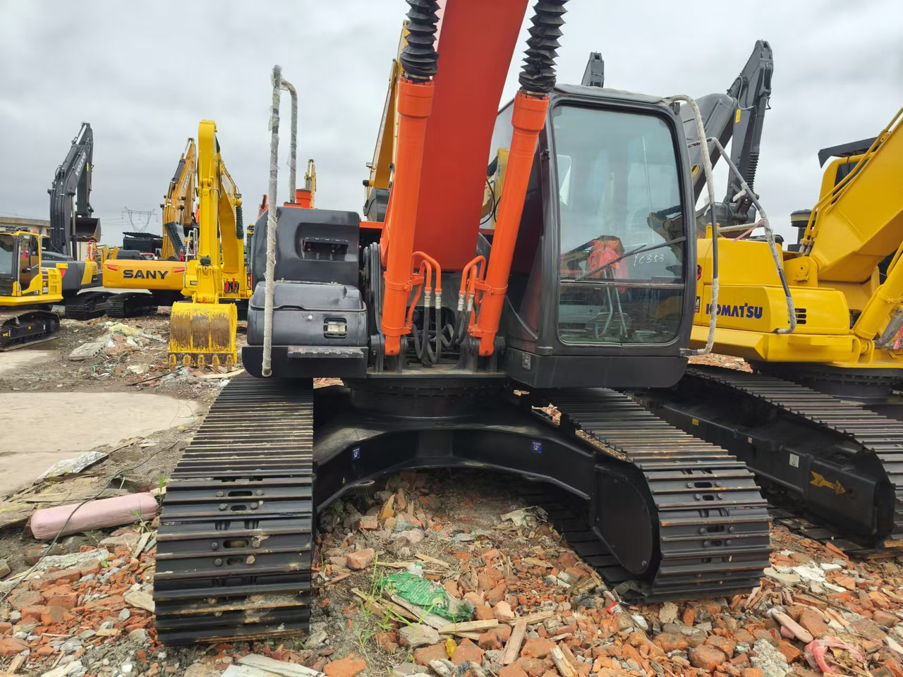 HITACHI ZX200 - Ekskavator perayap: gambar 3 HITACHI ZX200 - Ekskavator perayap: gambar 3