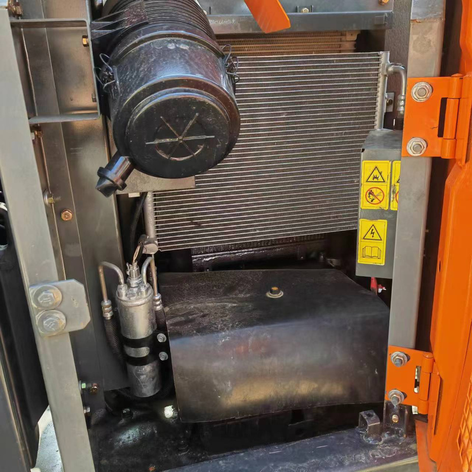 HITACHI ZX60 - Ekskavator mini: gambar 5 HITACHI ZX60 - Ekskavator mini: gambar 5