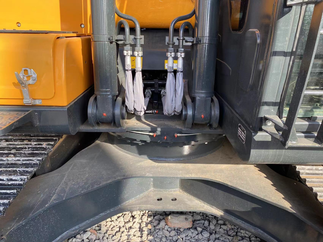 HYUNDAI R220-9S - Ekskavator perayap: gambar 2 HYUNDAI R220-9S - Ekskavator perayap: gambar 2