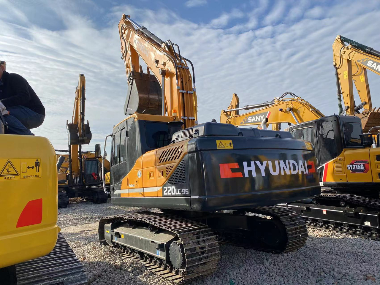 HYUNDAI R220-9S - Ekskavator perayap: gambar 1 HYUNDAI R220-9S - Ekskavator perayap: gambar 1