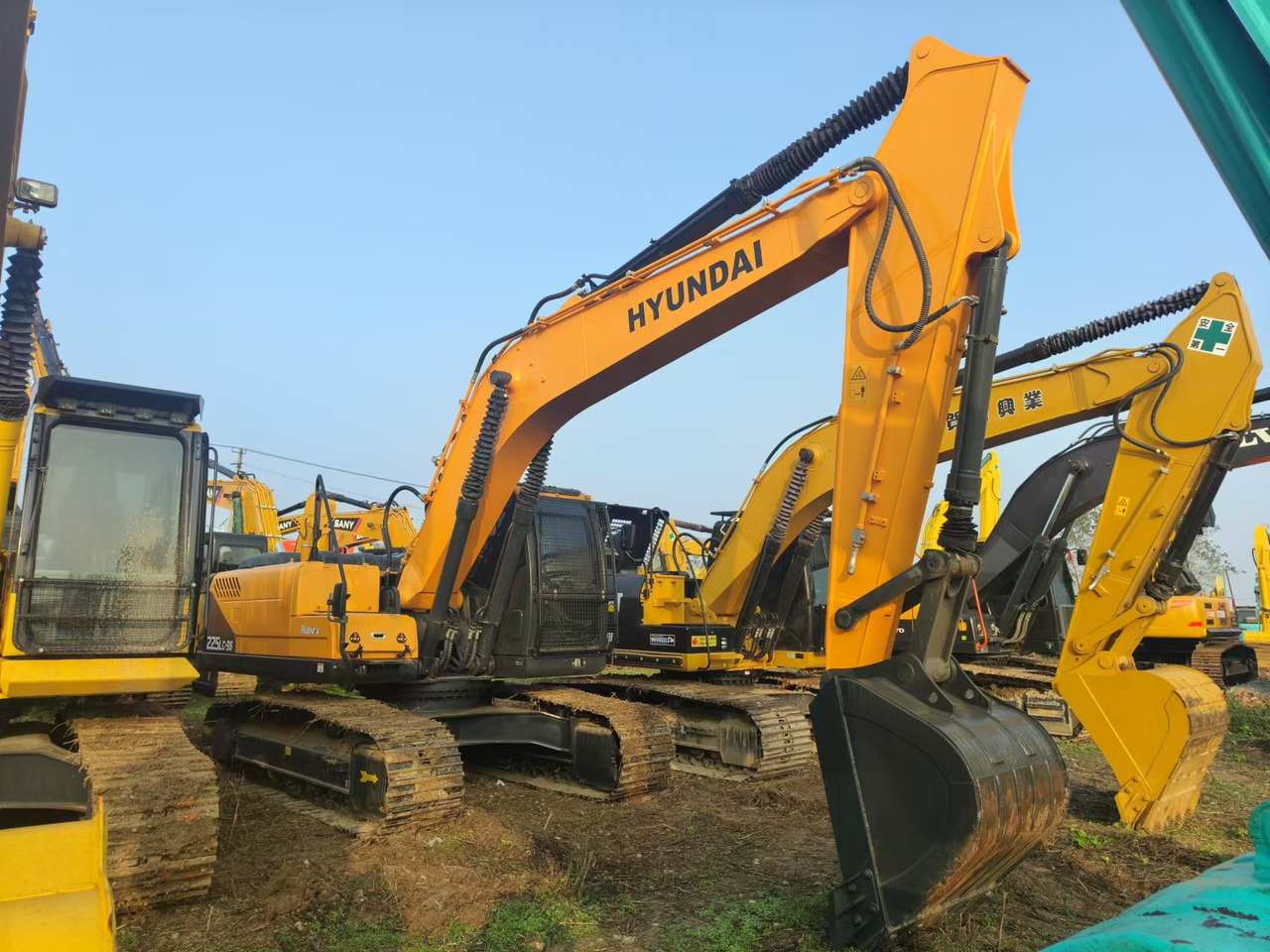 HYUNDAI ROBEX 225LC-9S - Ekskavator perayap: gambar 1 HYUNDAI ROBEX 225LC-9S - Ekskavator perayap: gambar 1