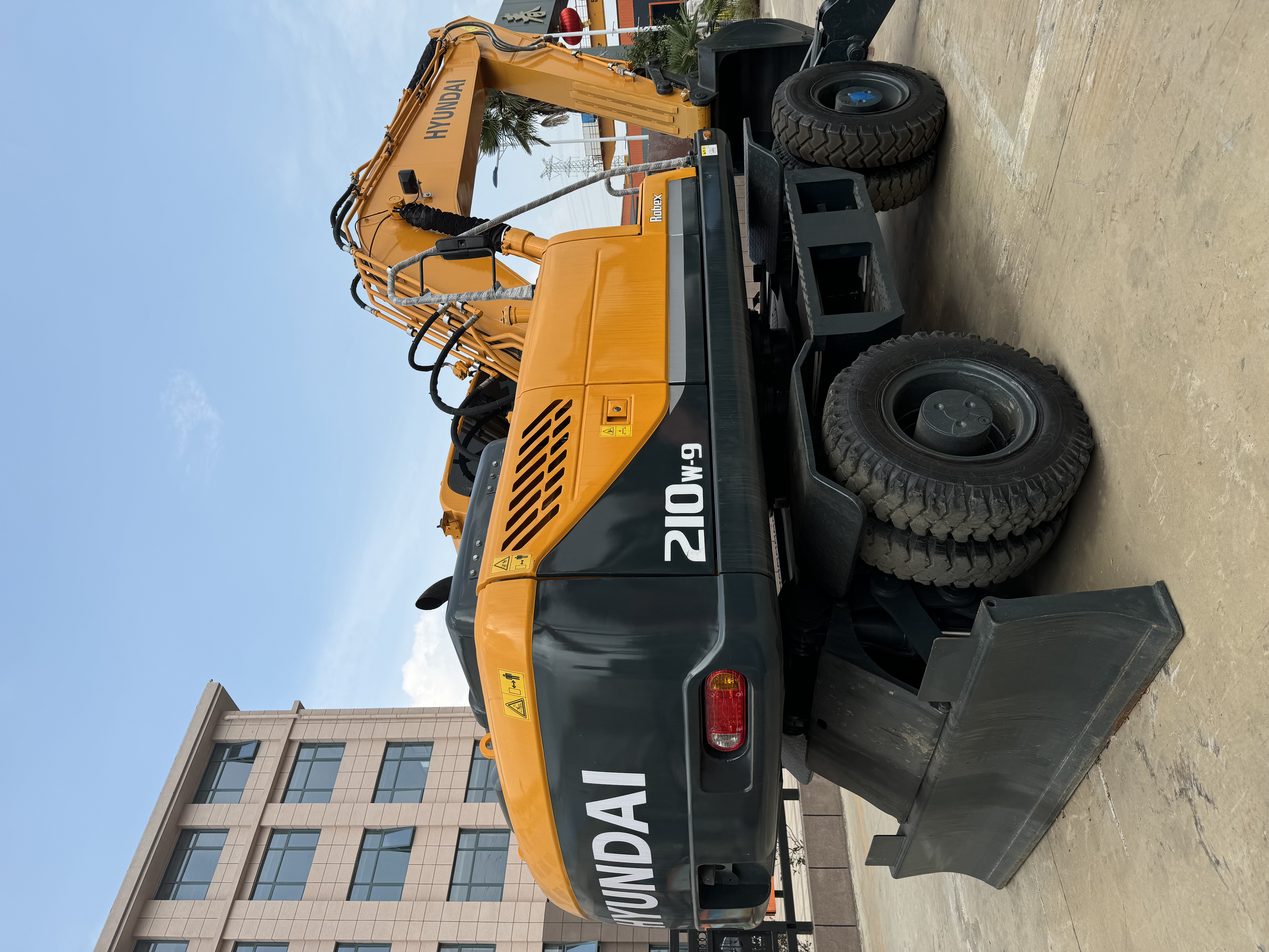 Hyundai 210W-9 - Ekskavator roda: gambar 5 Hyundai 210W-9 - Ekskavator roda: gambar 5