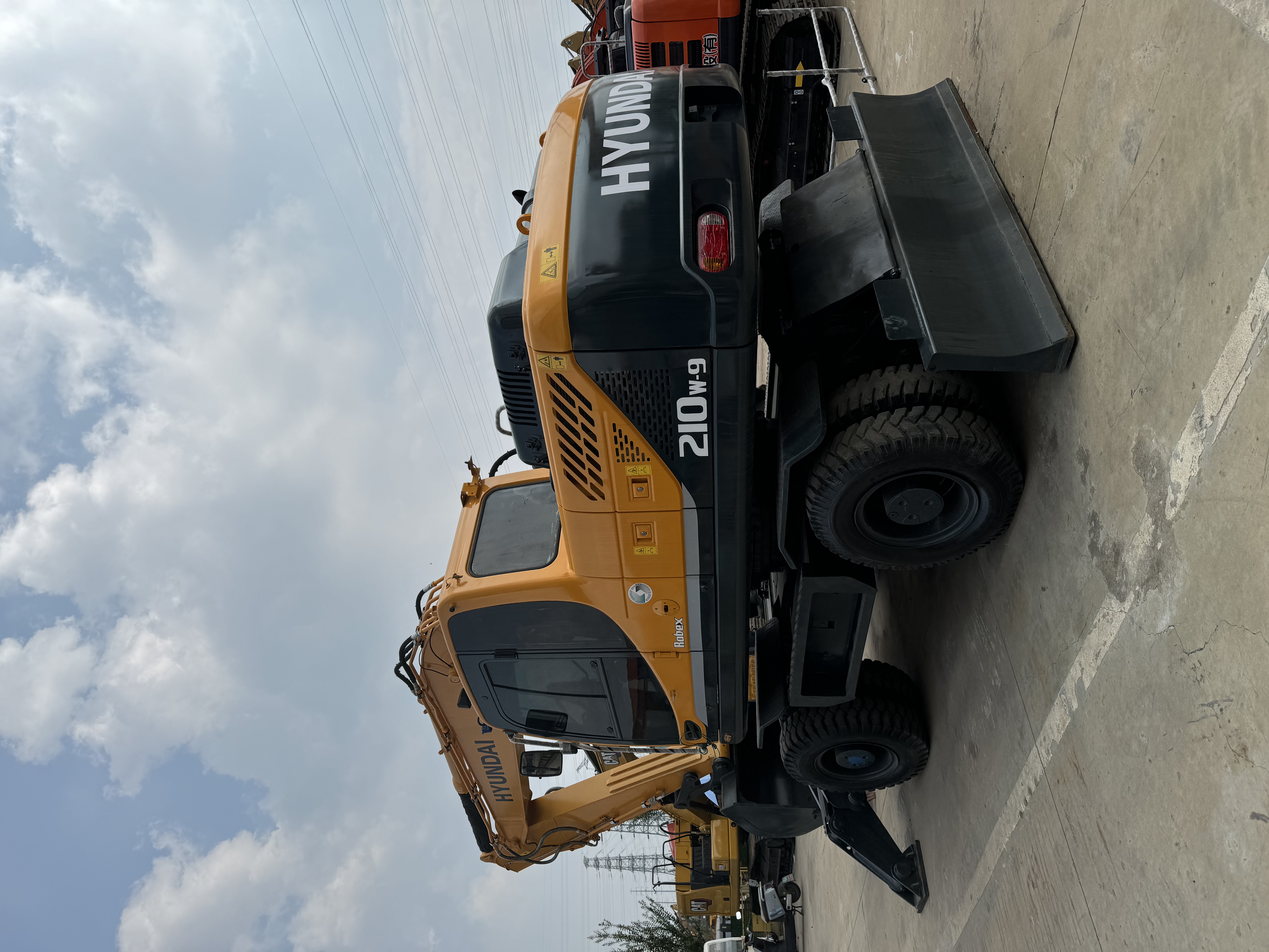 Hyundai 210W-9 - Ekskavator roda: gambar 1 Hyundai 210W-9 - Ekskavator roda: gambar 1