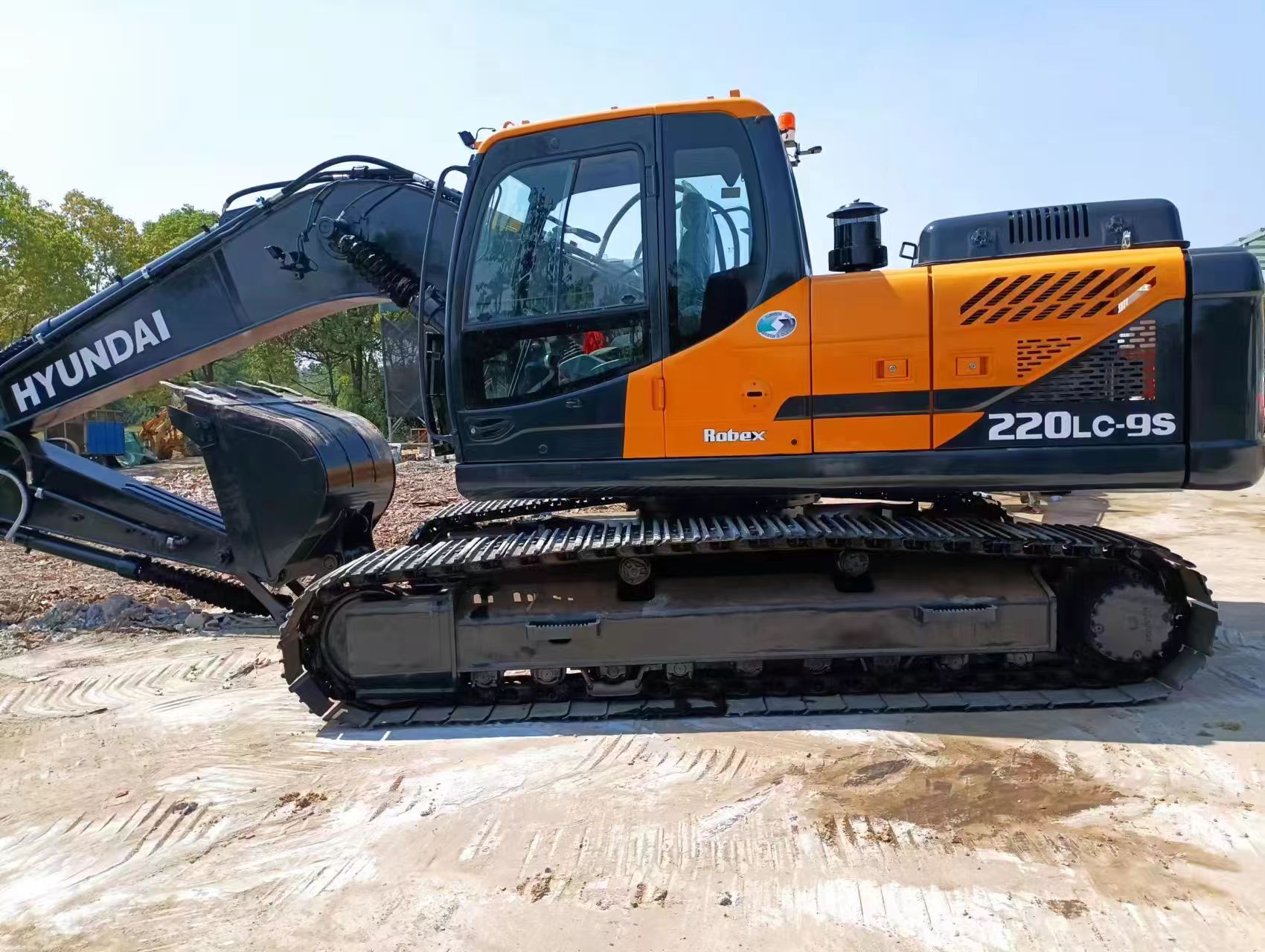 Hyundai 220 - Ekskavator perayap: gambar 1 Hyundai 220 - Ekskavator perayap: gambar 1