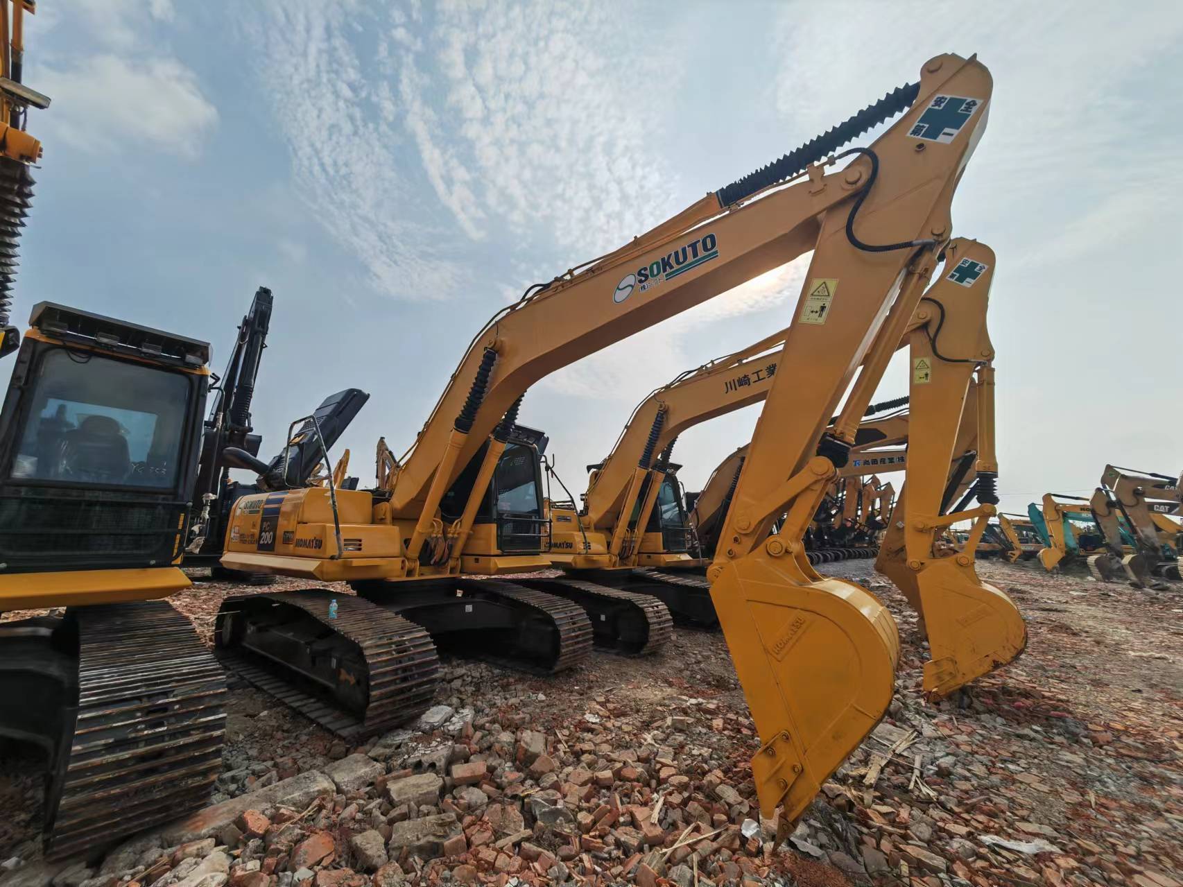 KOMATSU PC200 - Ekskavator perayap: gambar 2 KOMATSU PC200 - Ekskavator perayap: gambar 2